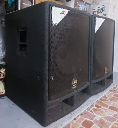 1 pair Yamaha passive subwoofers R118 - Other Musical Equipment