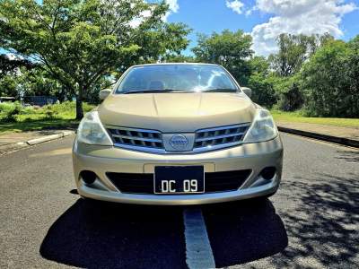 Nissan Tiida 2009 - Family Cars