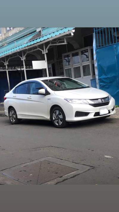 Sale of Car - Honda Grace - Family Cars