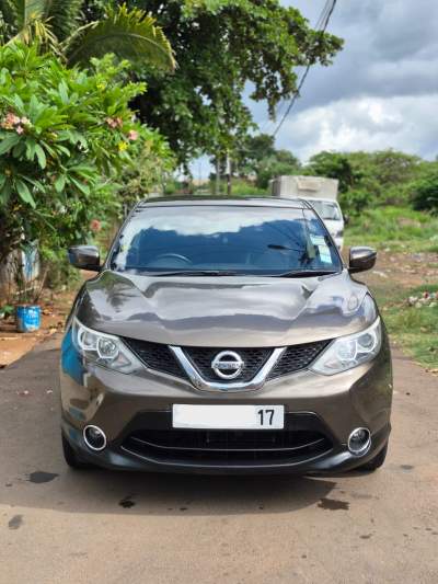 Nissan Qashqai FZ 17 - SUV Cars