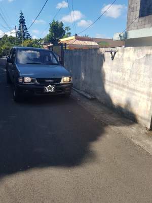 Isuzu KB 250 - Pickup trucks (4x4 & 4x2) on Aster Vender