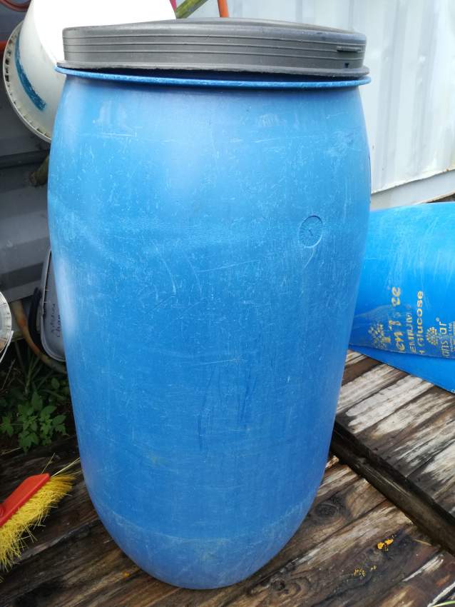 150 L Drum with lid - 1 - Plastic  on Aster Vender