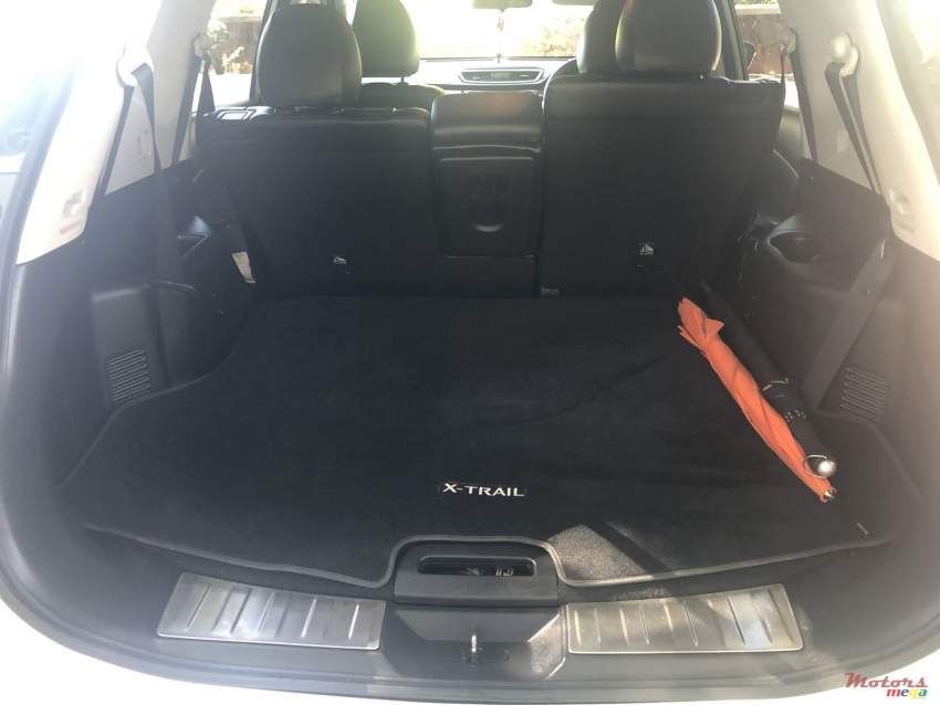 Nissan xtrail - 3 - SUV Cars  on Aster Vender