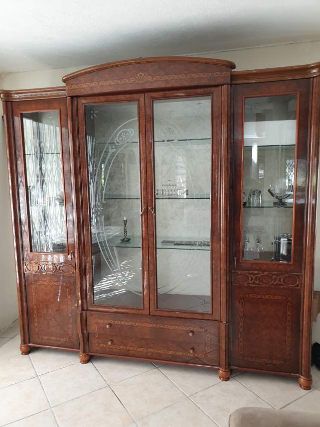 Italien Crafted Display Cabinet - 2 - China cabinets (Argentier)  on Aster Vender