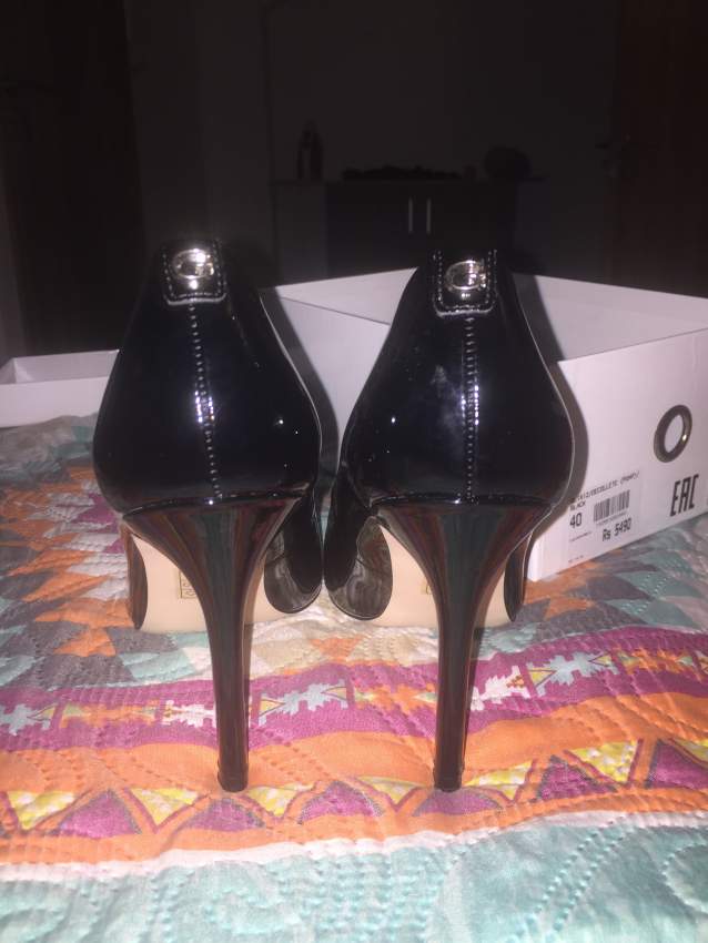 Pumps Guess Designer Heels  - 1 - Classic shoes  on Aster Vender