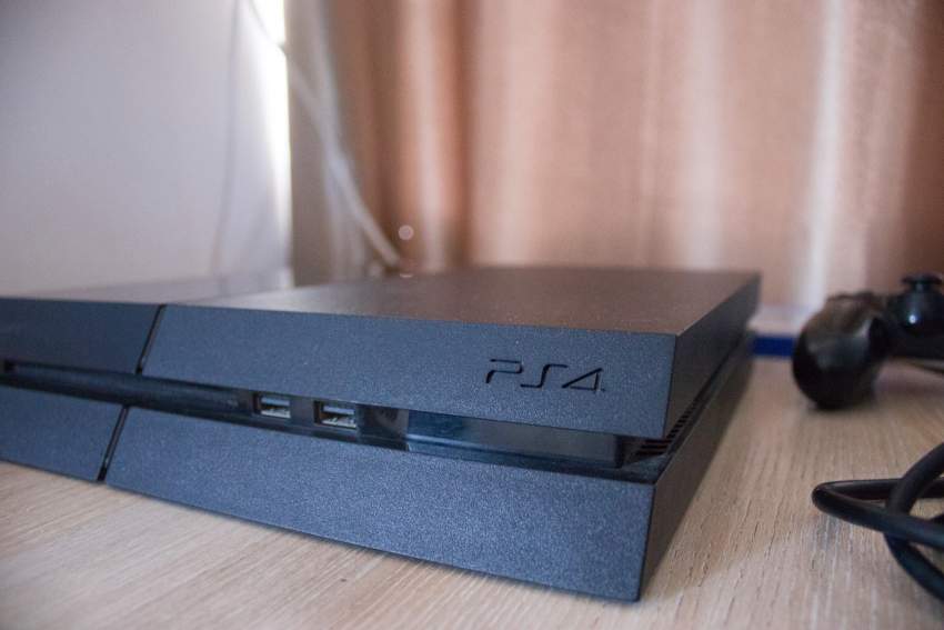 PS4 - 1 - PlayStation 4 (PS4)  on Aster Vender