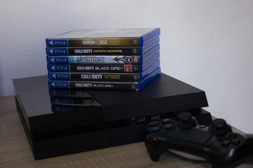 PS4 - 3 - PlayStation 4 (PS4)  on Aster Vender