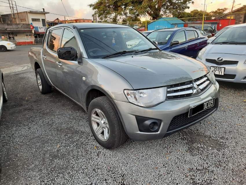 Mitsubishi L200 Year 09 - 4 - Pickup trucks (4x4 & 4x2)  on Aster Vender