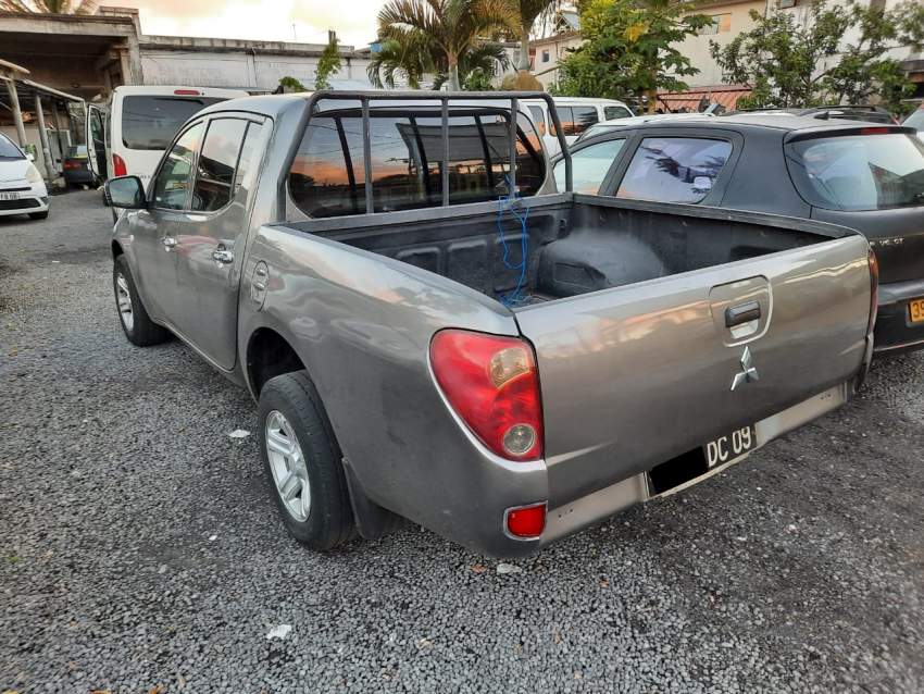 Mitsubishi L200 Year 09 - 1 - Pickup trucks (4x4 & 4x2)  on Aster Vender