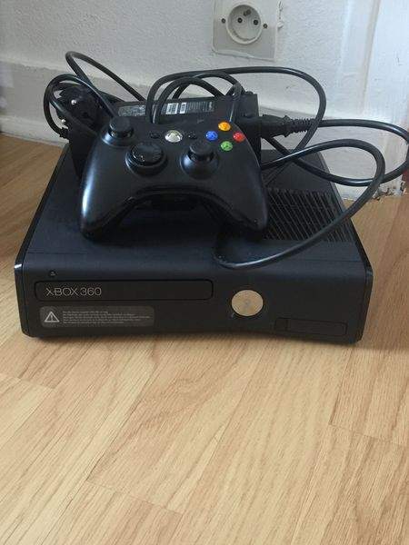 XBOX 360 - 1 - Xbox 360  on Aster Vender