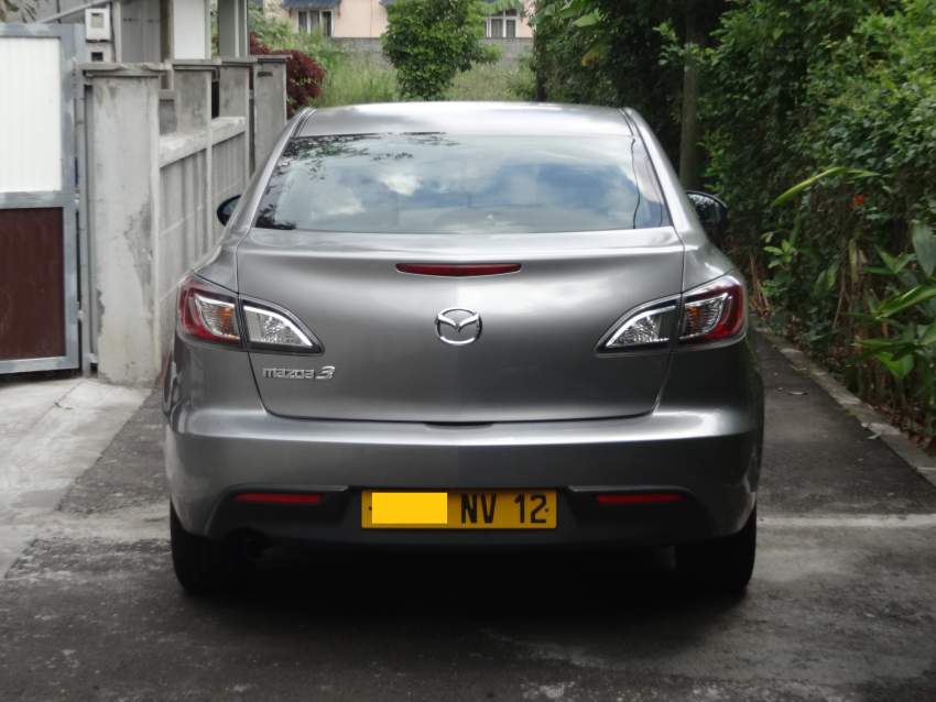 Mazda 3 2012 - 2 - Family Cars  on Aster Vender