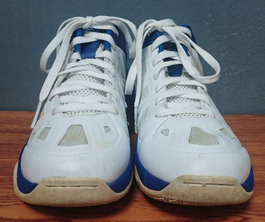 BASKETBALL SHOES - PEAK - SIZE 36 - 1 - Sports shoes  on Aster Vender