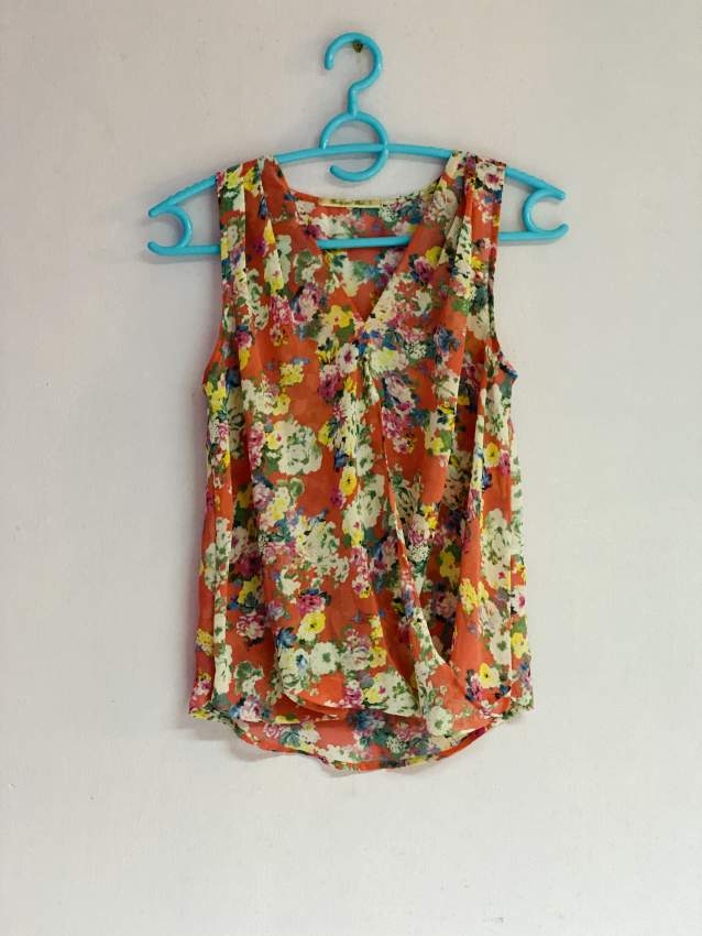 Floral top - 0 - Tops (Women)  on Aster Vender