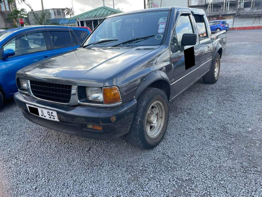 2x4 Chevrolet LUV YR 95  - 1 - Pickup trucks (4x4 & 4x2)  on Aster Vender