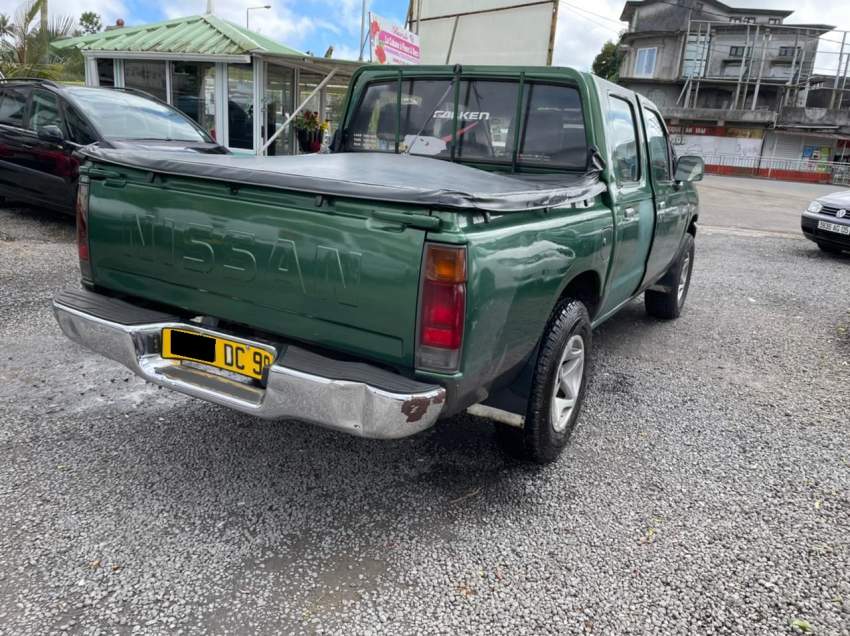 2x4 Nissan double cab year 98  - 2 - Pickup trucks (4x4 & 4x2)  on Aster Vender