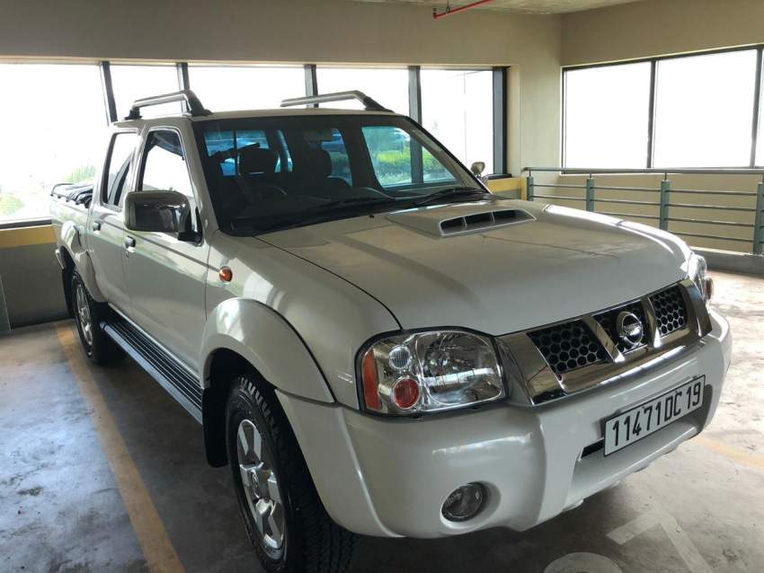 NISSAN NP300 - 5 - Pickup trucks (4x4 & 4x2)  on Aster Vender