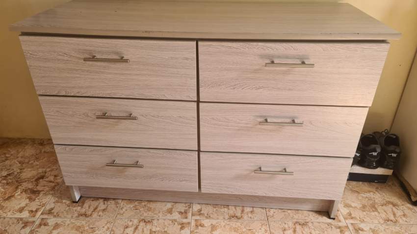 Commode en bois - 1 - Apartments  on Aster Vender