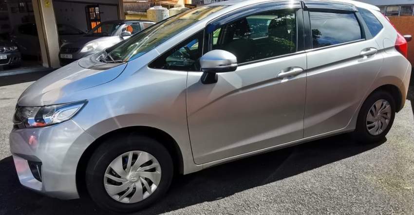 HONDA FIT  YR DZ 15 - 4 - Family Cars  on Aster Vender