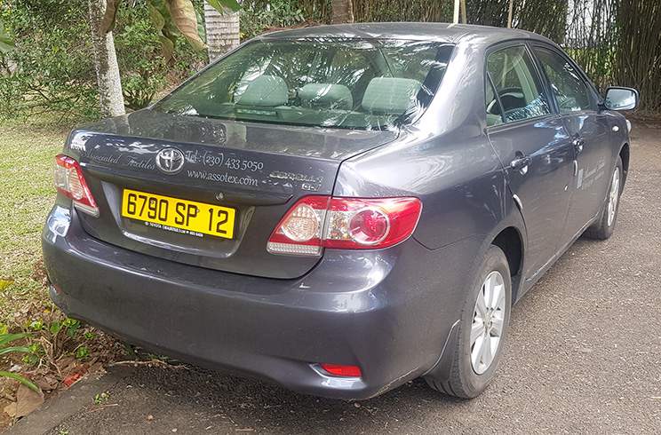 TOYOTA COROLLA GLI SALOON 2012 - 4 - Family Cars  on Aster Vender