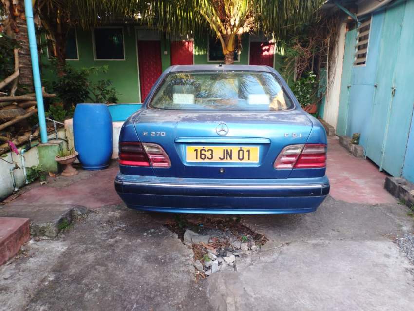 Mercedes car - 7 - Family Cars  on Aster Vender