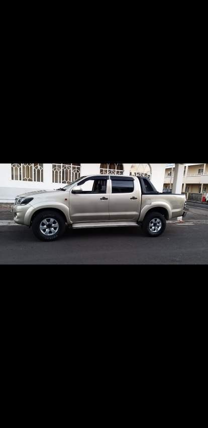 Toyota hilux  - 2 - Sport Cars  on Aster Vender