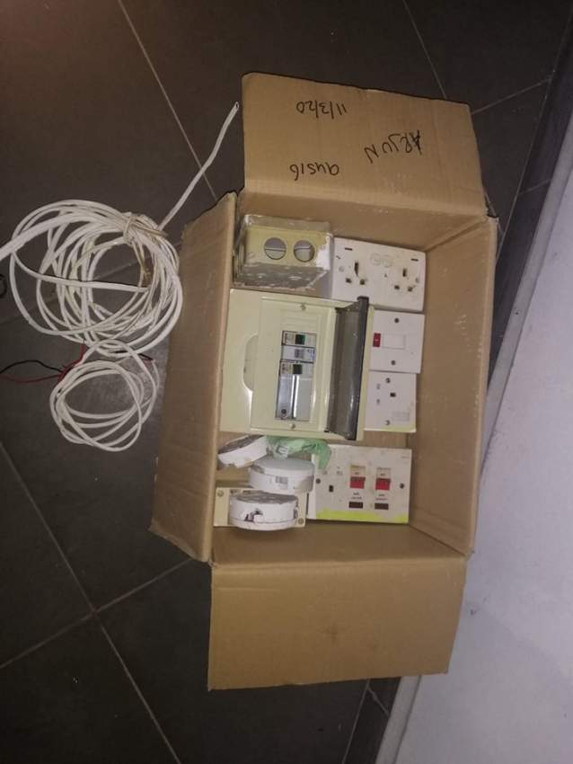 TUBELIGHT & PLUGS A VENDRE - 2 - All household appliances  on Aster Vender