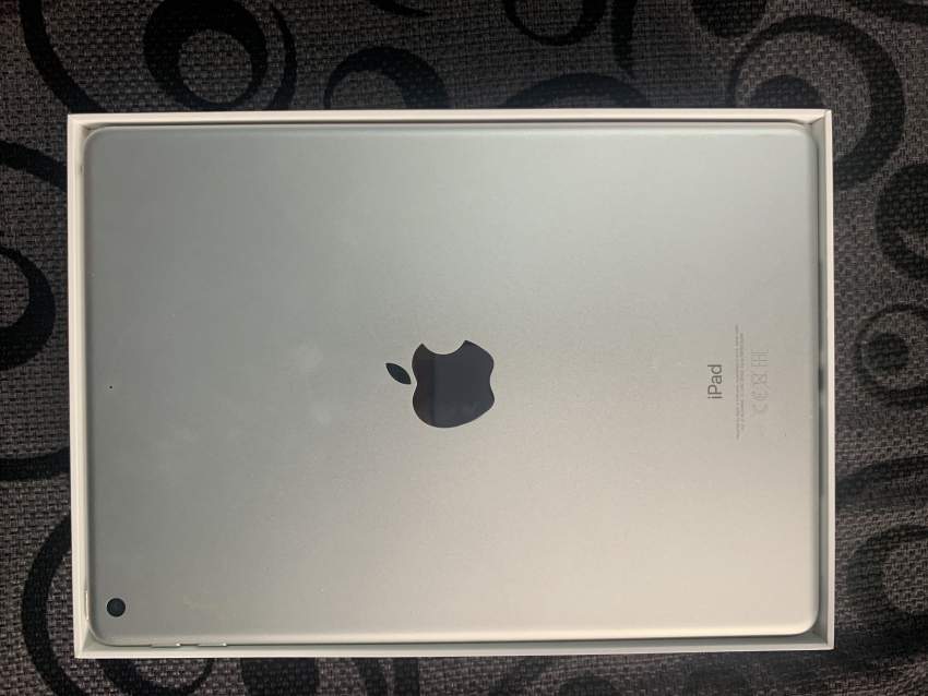 Ipad 6  - 1 - Tablet  on Aster Vender