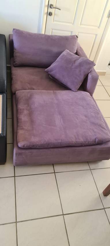 Priced to go!  - In excellent condition! - 2 - Sofas couches  on Aster Vender