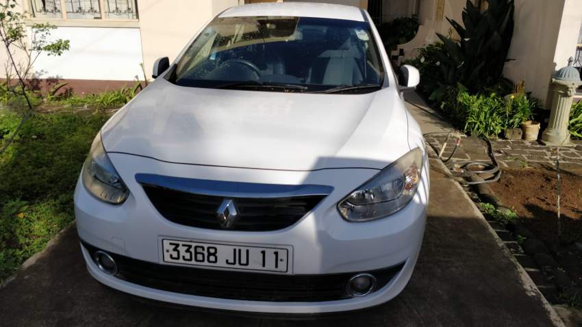 Renault Fluence  - 2 - Family Cars  on Aster Vender