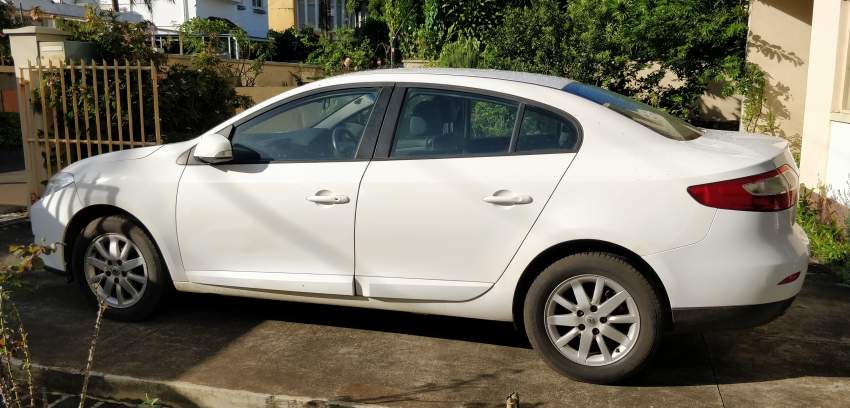 Renault Fluence  - 3 - Family Cars  on Aster Vender