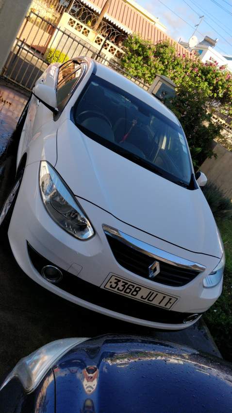 Renault Fluence  - 6 - Family Cars  on Aster Vender