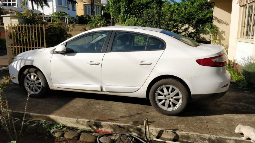 Renault Fluence  - 4 - Family Cars  on Aster Vender