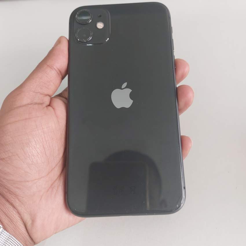 iPhone 11 64GB   - 2 - iPhones  on Aster Vender