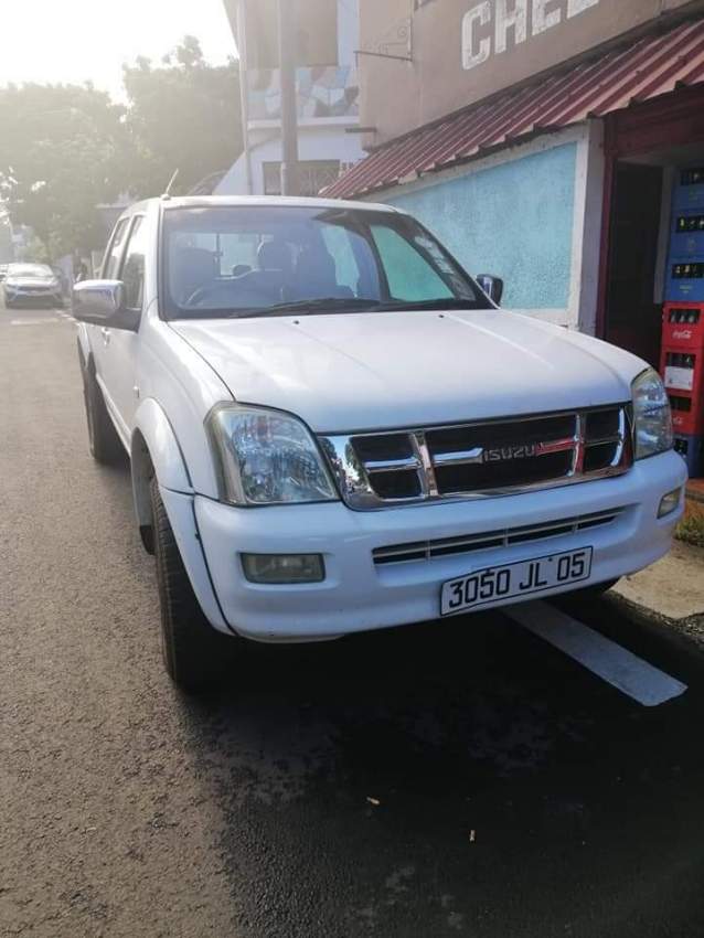 Car Isuzu 2005 - 1 - Pickup trucks (4x4 & 4x2)  on Aster Vender