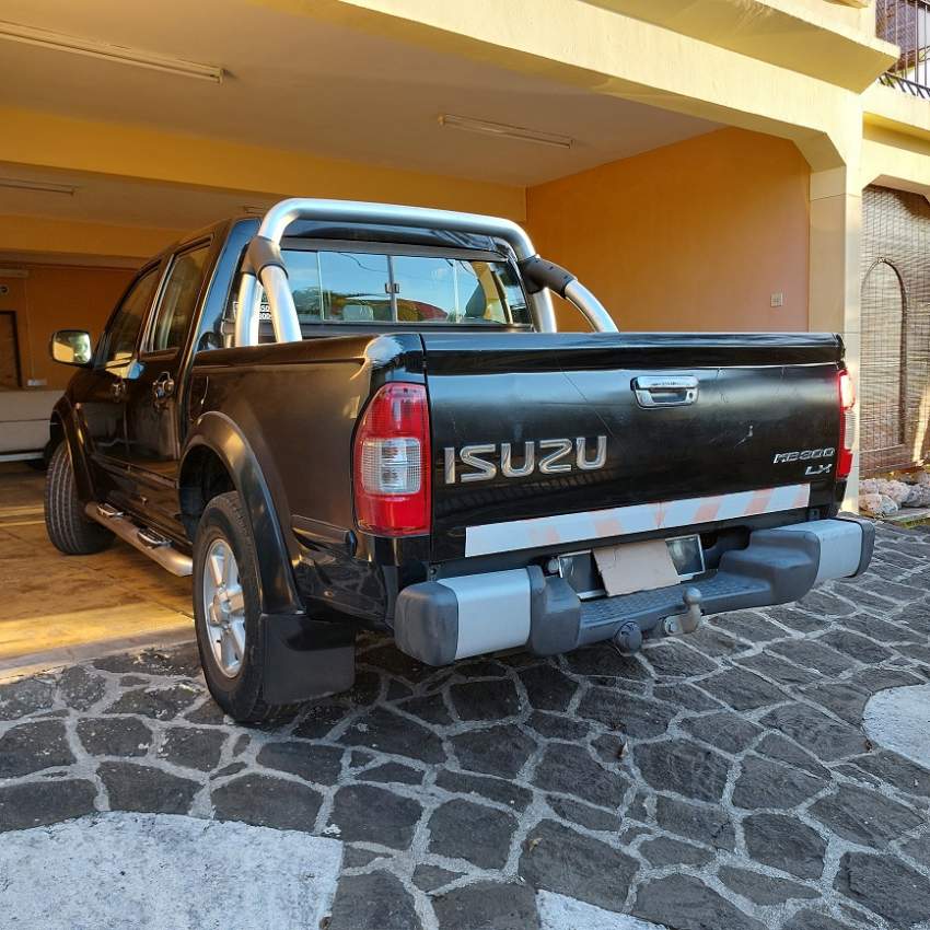 ISUZU - 3 - Pickup trucks (4x4 & 4x2)  on Aster Vender