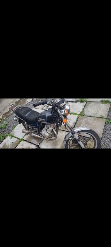 Suzuki GN 125 - 2 - Roadsters  on Aster Vender