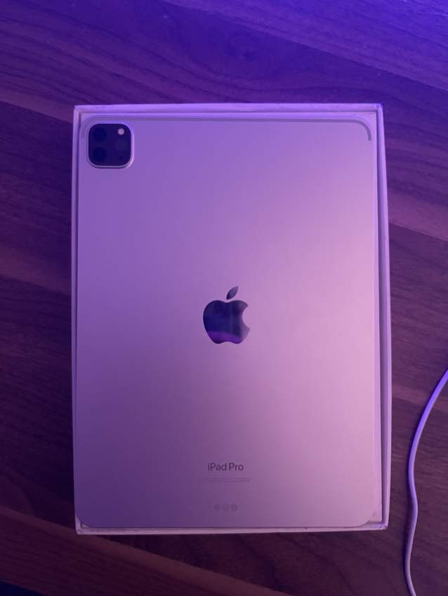 iPad Pro 4th gen - 1 - Tablet  on Aster Vender