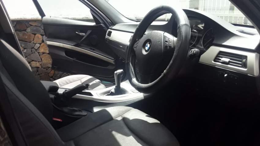 Bmw 320i E90 Year 2009 - 1 - Luxury Cars  on Aster Vender