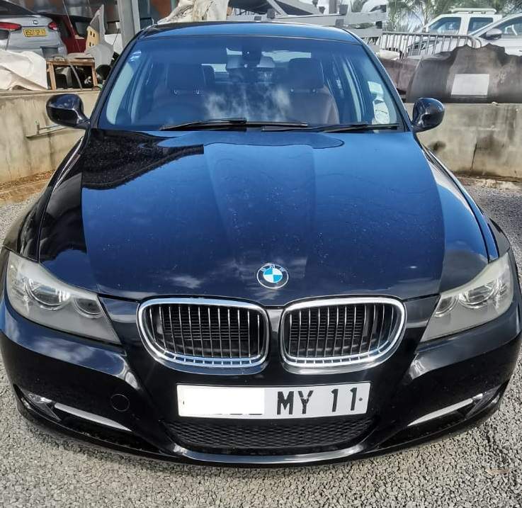 BMW 320 I - 0 - Luxury Cars  on Aster Vender