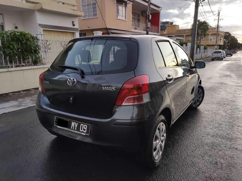 Toyota Yaris - 1 - Compact cars  on Aster Vender