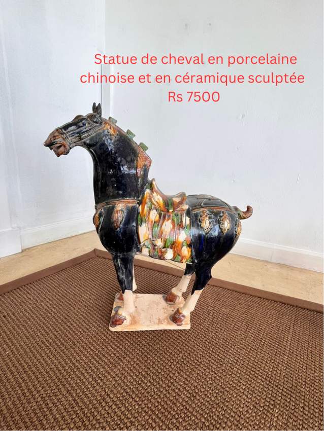 Statue de Cheval en porcelaine chinoise et céramique sculptée - 0 - Interior Decor  on Aster Vender