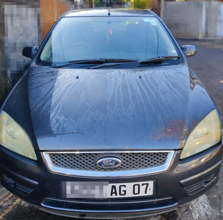 Ford Focus Ghia 1.4 - 1 - Family Cars  on Aster Vender