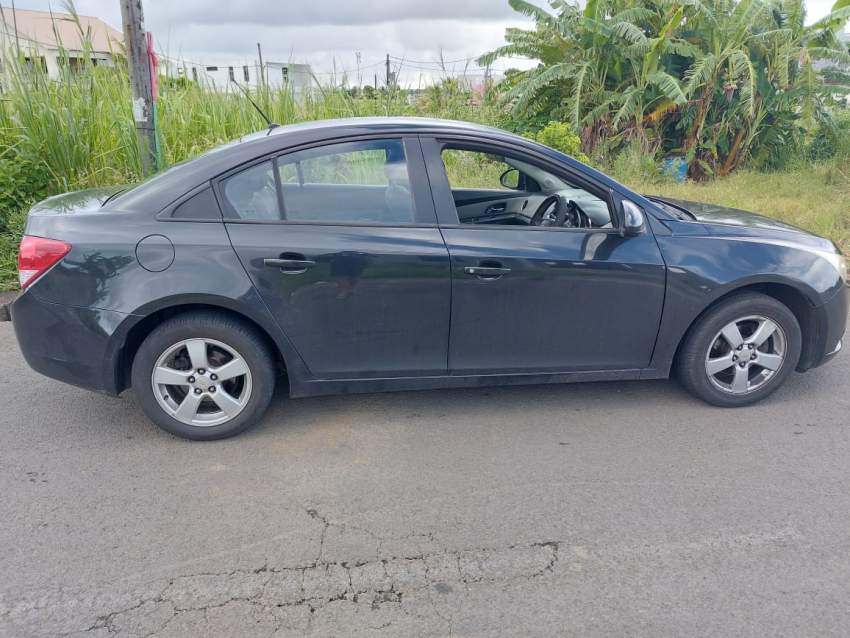 A vendre voiture chevrolet cruze année 2010 - 0 - Family Cars  on Aster Vender