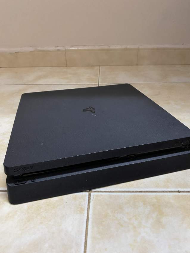 Ps4 slim(1TB) - 1 - PlayStation 4 (PS4)  on Aster Vender