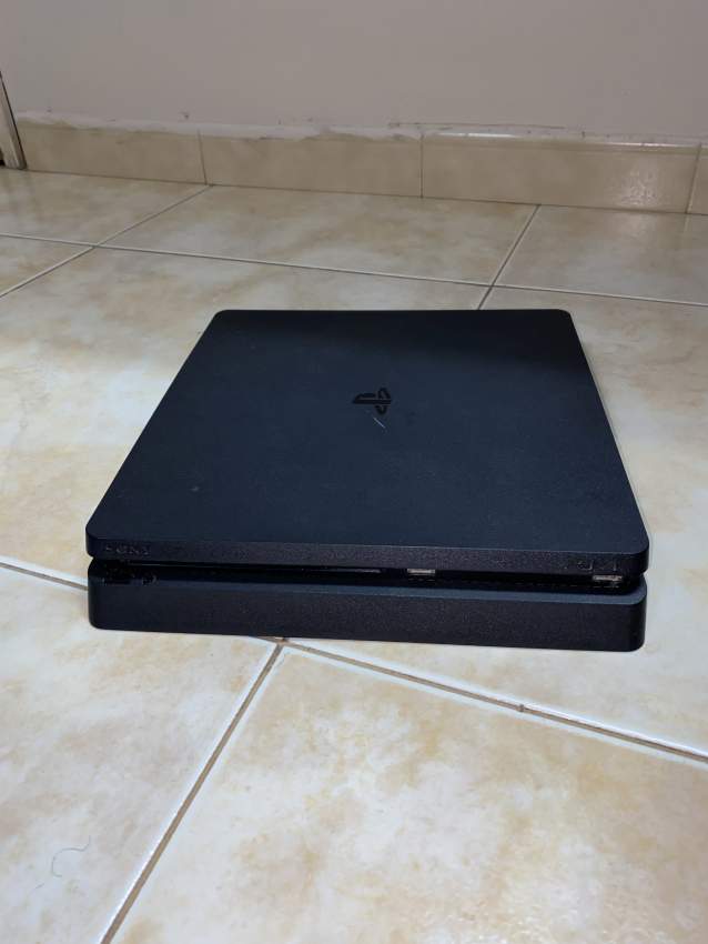 Ps4 slim(1TB) - 1 - PlayStation 4 (PS4)  on Aster Vender