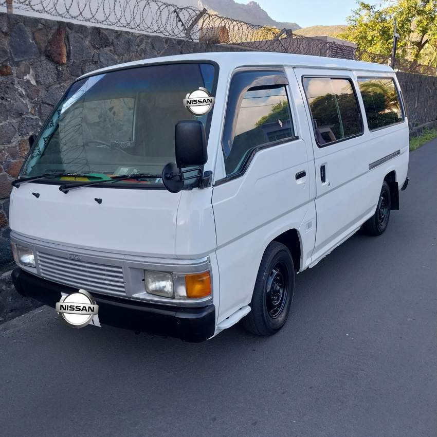 Van NISSAN. - 1 - Cargo Van (Delivery Van)  on Aster Vender