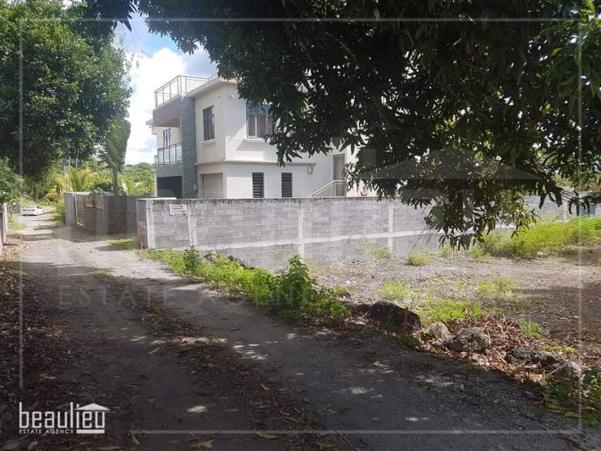 Residential land of 10 Perches, Belle Mare - 0 - Land  on Aster Vender