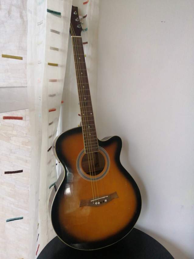 Guitar - 0 - Accoustic guitar  on Aster Vender