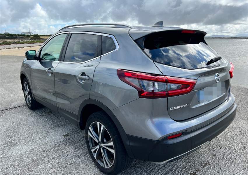 Nissan Qashqai Year 2018 - 1 - SUV Cars  on Aster Vender