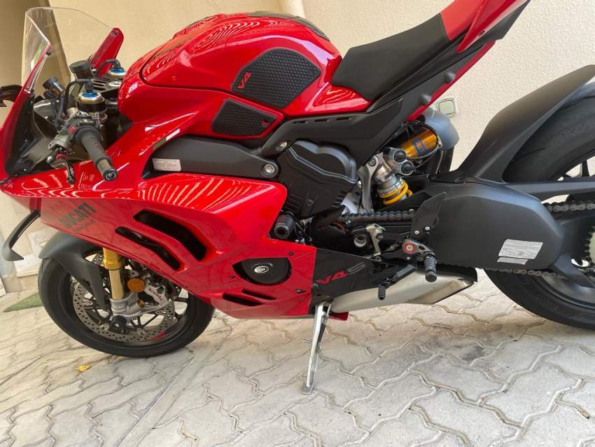 Amazing V4S - 1 - Sports Bike  on Aster Vender